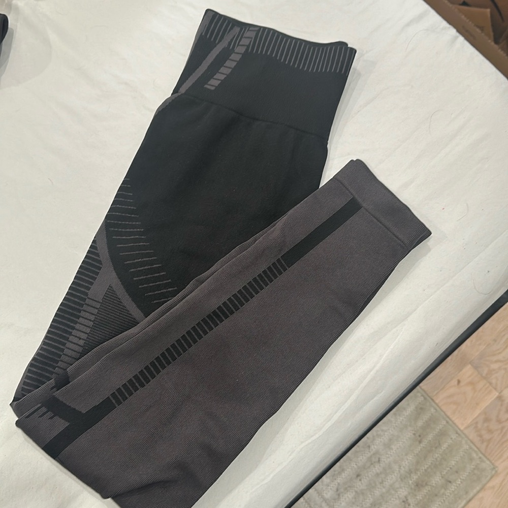 Gymshark Geo Seamless leggings in black!